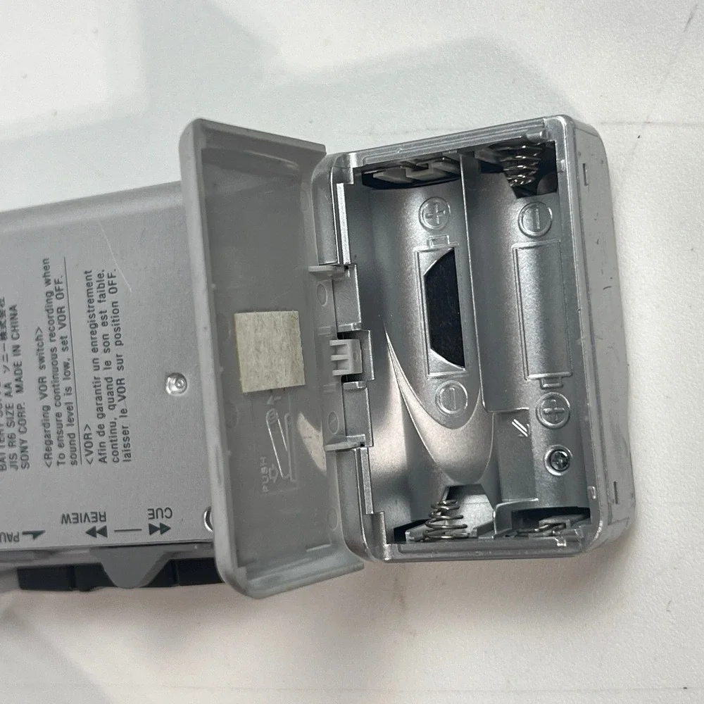 Sony M-560V Microcassette-Corder Handheld Voice Recorder FOR PARTS/REPAIR